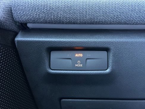 Used 2025 Volkswagen Tiguan S image 29