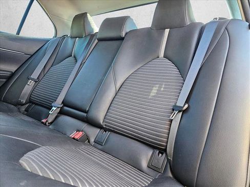 Used 2018 Toyota Camry SE image 18