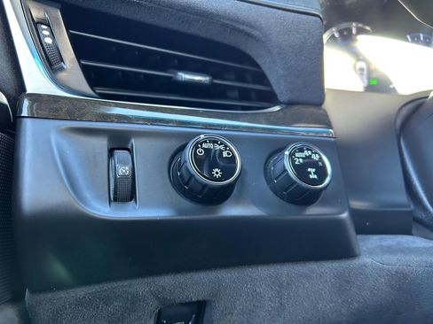 Used 2019 Cadillac Escalade ESV Platinum image 41