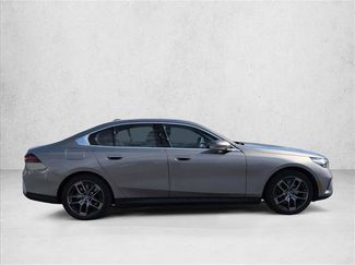 Used 2025 BMW i5 eDrive40i w/ Premium Package video 4