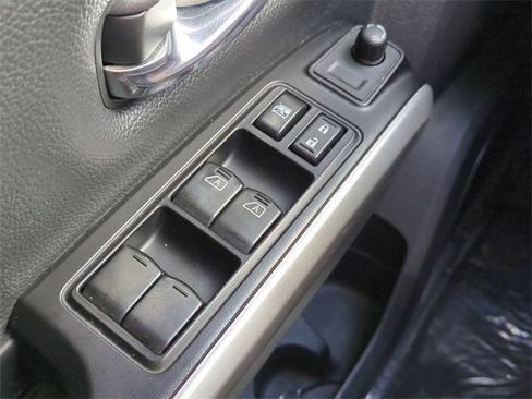 Used 2019 Nissan Titan SV image 22