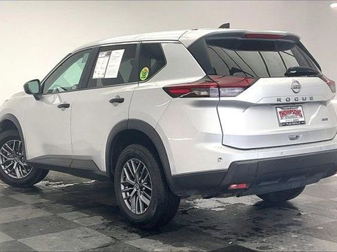 Used 2024 Nissan Rogue S AWD/4WD image 10