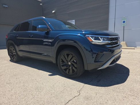 Certified 2023 Volkswagen Atlas Cross Sport SE w/ Black Wheel Package AWD/4WD image 4