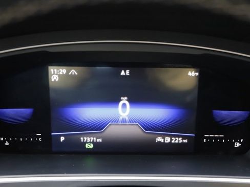 Used 2022 Volkswagen Tiguan SE w/ Panoramic Sunroof Package image 29