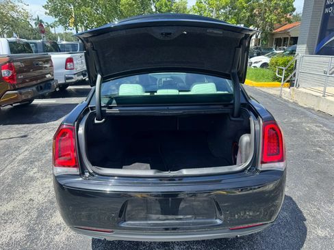 Used 2018 Chrysler 300 S w/ 300S Premium Group RWD image 8