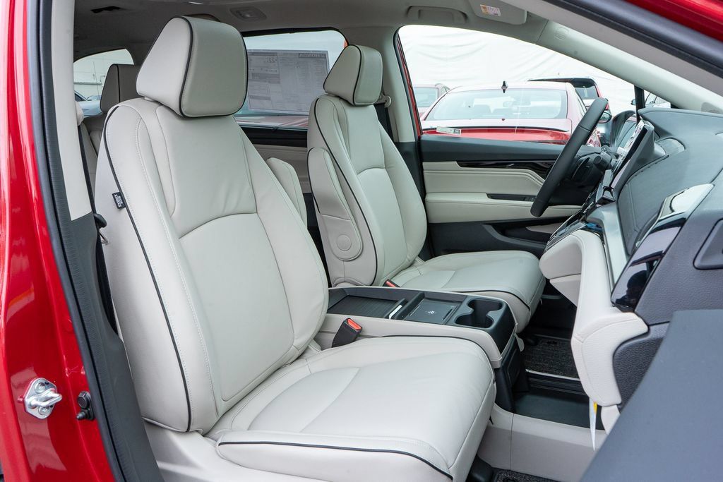 New 2026 Honda Odyssey Touring image 17