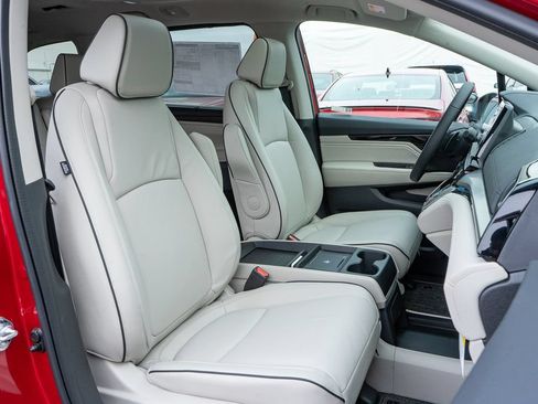 New 2026 Honda Odyssey Touring image 17