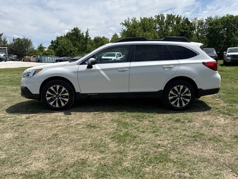 Used 2017 Subaru Outback 2.5i Limited AWD/4WD image 3