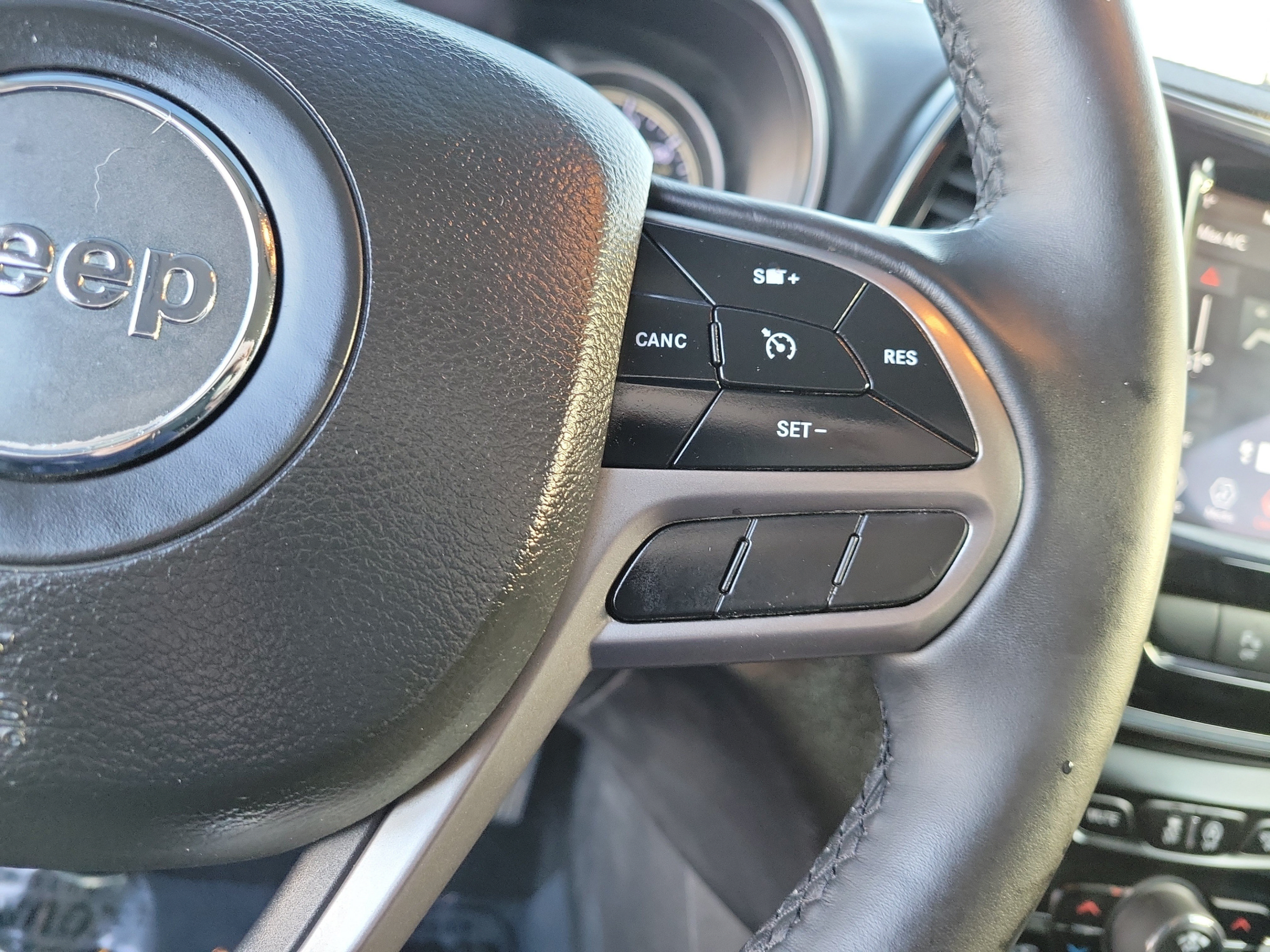 Used 2019 Jeep Cherokee Limited AWD/4WD image 24