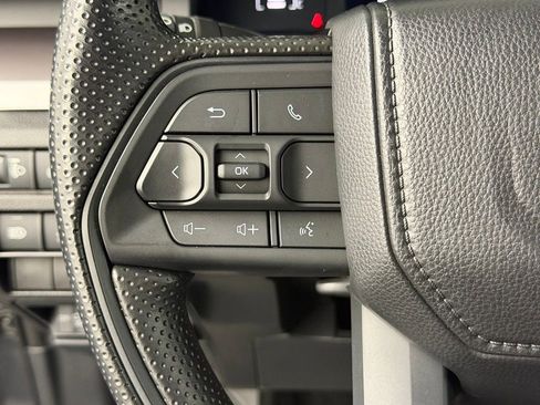 Used 2025 Toyota Tacoma SR5 AWD/4WD image 25