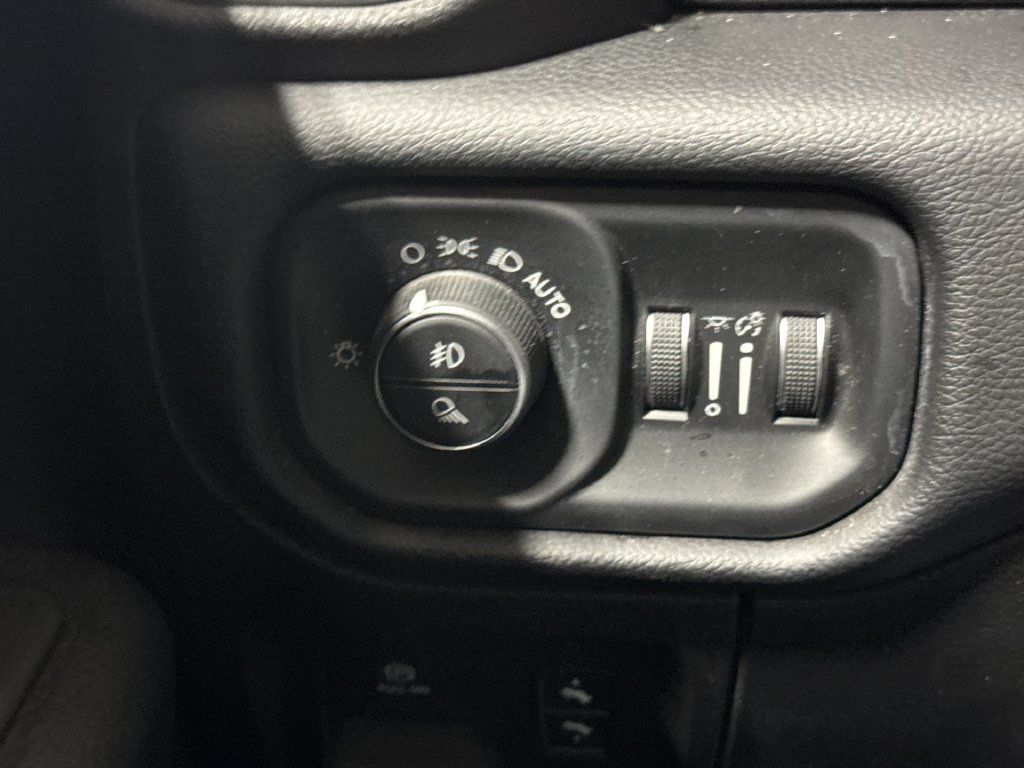 Used 2019 RAM 1500 Big Horn AWD/4WD image 18