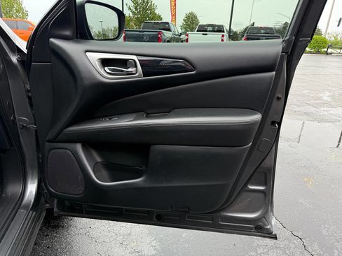 Used 2020 Nissan Pathfinder S FWD image 25