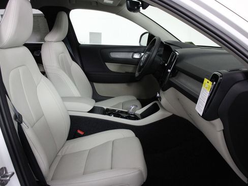 New 2026 Volvo XC40 B5 Plus w/ Protection Package Premier AWD/4WD image 10