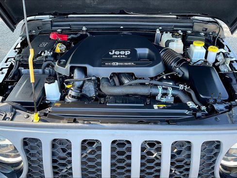 Used 2021 Jeep Gladiator Sport AWD/4WD image 31