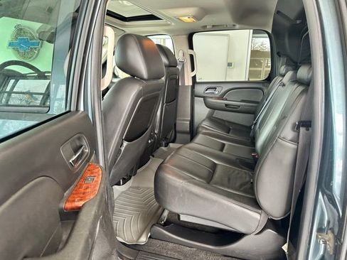 Used 2010 Chevrolet Avalanche LT image 15