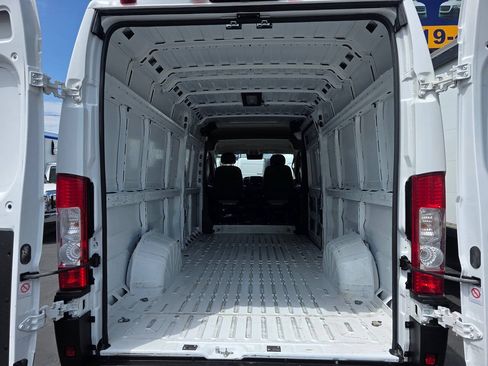 Used 2025 RAM ProMaster 3500 w/ Convenience Group FWD image 11