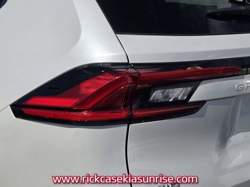 Used 2024 Toyota Grand Highlander Limited image 7