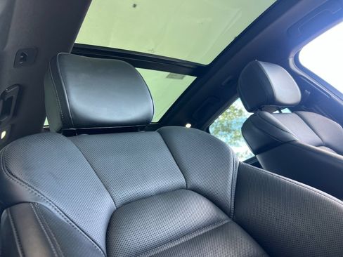 Certified 2024 Porsche Macan S AWD/4WD image 17