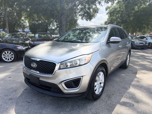 Used 2017 Kia Sorento LX FWD image 1