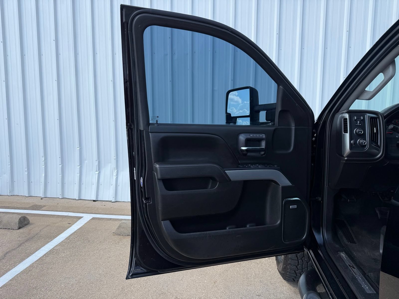 Used 2018 Chevrolet Silverado 2500 LTZ w/ Duramax Plus Package AWD/4WD image 21