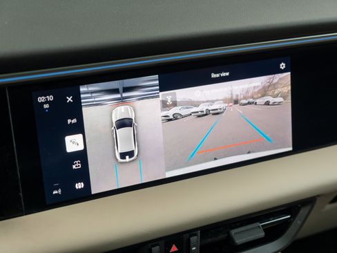 Certified 2025 Porsche Macan Electric image 31