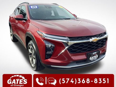 Used 2025 Chevrolet Trax LT w/ LT Convenience Package image 1