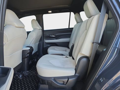 Used 2025 Toyota Grand Highlander AWD Hybrid image 17