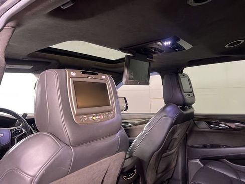 Used 2019 Cadillac Escalade Platinum image 11