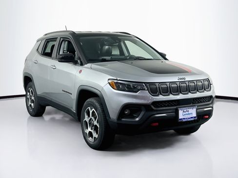 Used 2022 Jeep Compass Trailhawk AWD/4WD image 3