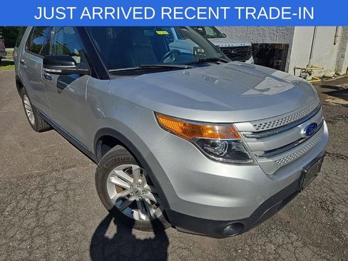 Used 2014 Ford Explorer XLT w/ Equipment Group 202A AWD/4WD image 3