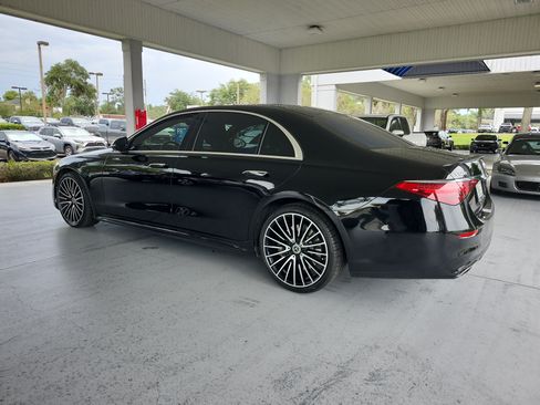 Used 2022 Mercedes-Benz S 500 4MATIC image 3