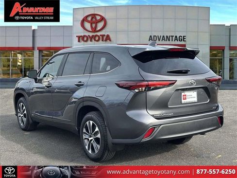 Used 2025 Toyota Highlander XLE image 10