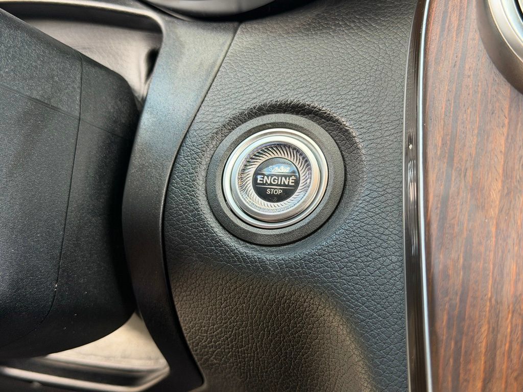 Used 2019 Mercedes-Benz C 300 4MATIC Sedan image 30