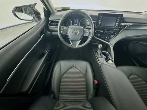 Used 2022 Toyota Camry SE w/ Convenience Package FWD image 9