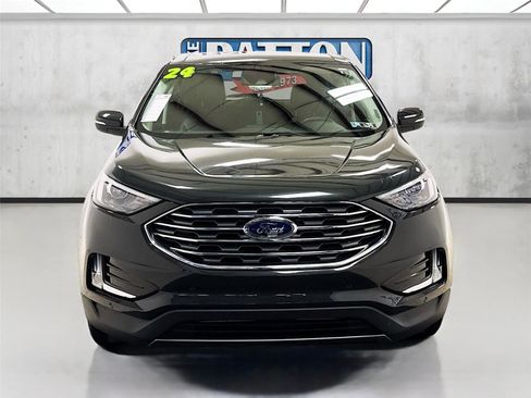 Used 2024 Ford Edge Titanium image 2