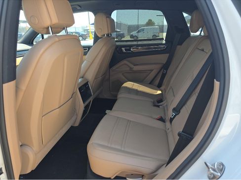 Used 2019 Porsche Cayenne S AWD/4WD image 5