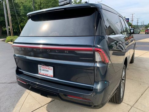 Certified 2025 Lincoln Navigator Reserve AWD/4WD image 7