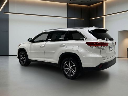 Used 2019 Toyota Highlander XLE image 4
