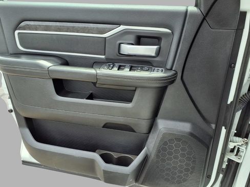 Used 2024 RAM 2500 Big Horn AWD/4WD image 18
