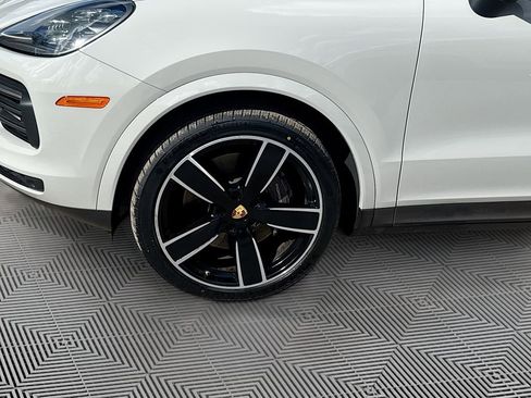Used 2022 Porsche Cayenne image 36