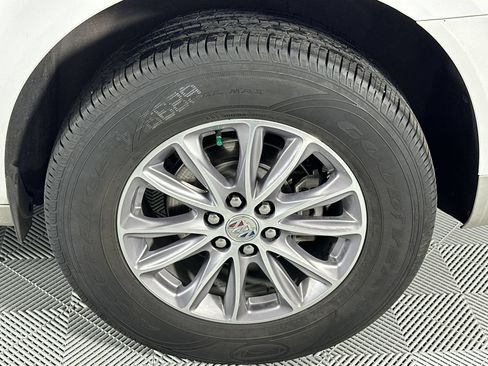 Used 2024 Buick Enclave Premium AWD/4WD image 10