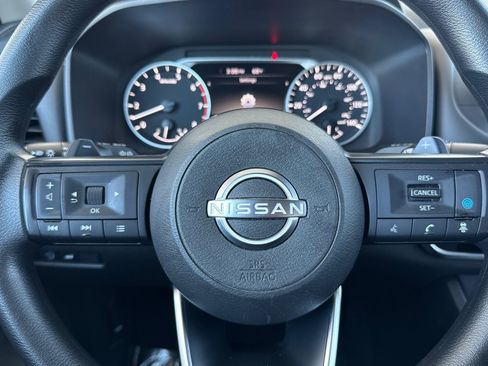 Used 2024 Nissan Rogue SV FWD image 15