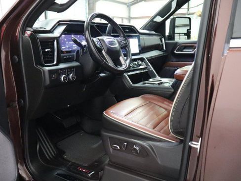 Used 2024 GMC Sierra 2500 Denali Ultimate AWD/4WD image 40