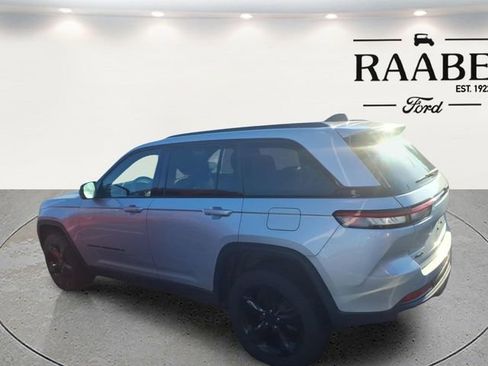 Used 2023 Jeep Grand Cherokee Altitude image 11