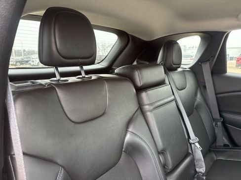 Used 2019 Jeep Cherokee Latitude Plus w/ Cold Weather Group image 48