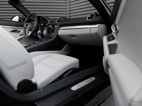 Certified 2025 Porsche 718 Boxster S RWD image 35