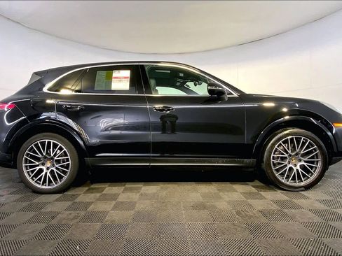 Used 2022 Porsche Cayenne image 8