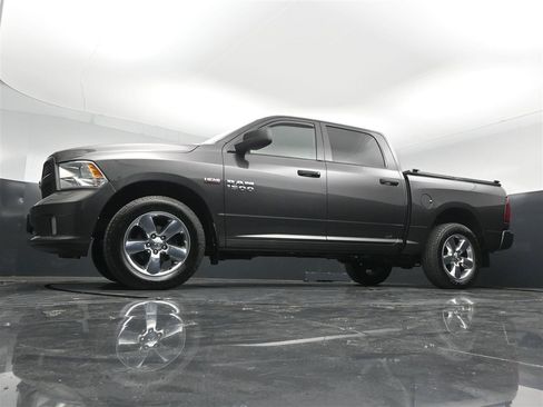 Used 2018 RAM 1500 Express w/ Express Value Package AWD/4WD image 27