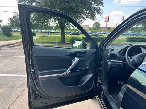 Used 2023 Mitsubishi Eclipse Cross LE image 10