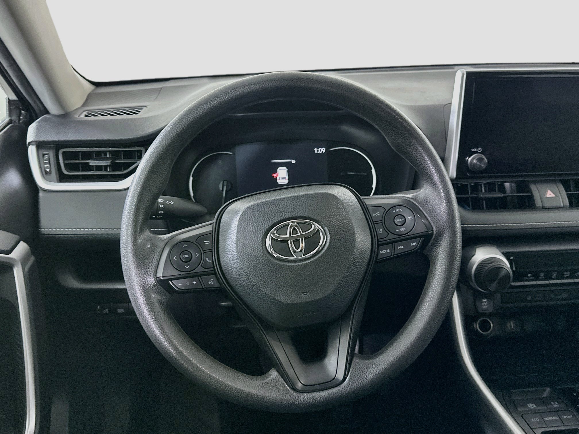 Used 2025 Toyota RAV4 LE FWD image 17